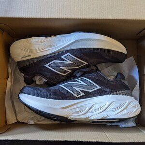 (Brand New) New Balance 880 womens size 8